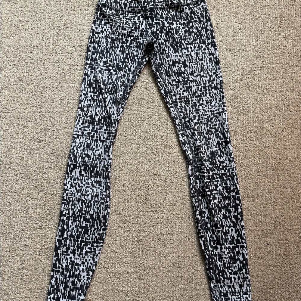 lululemon Align 28” Black and Grey Patterned Leggings